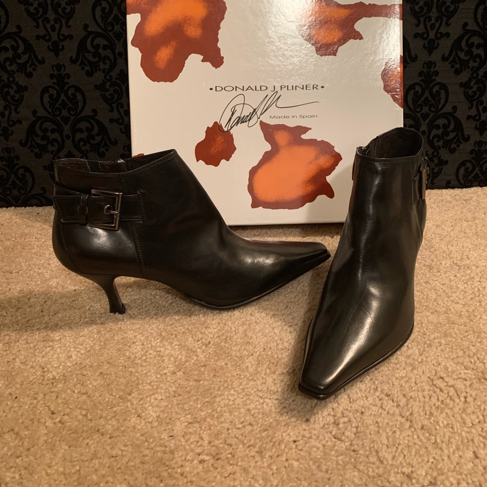 Donald J Pliner Leather Bootie